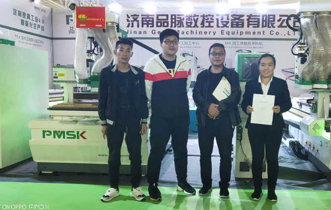 山東臨沂謝總臨沂展會訂購品脈數控開料機